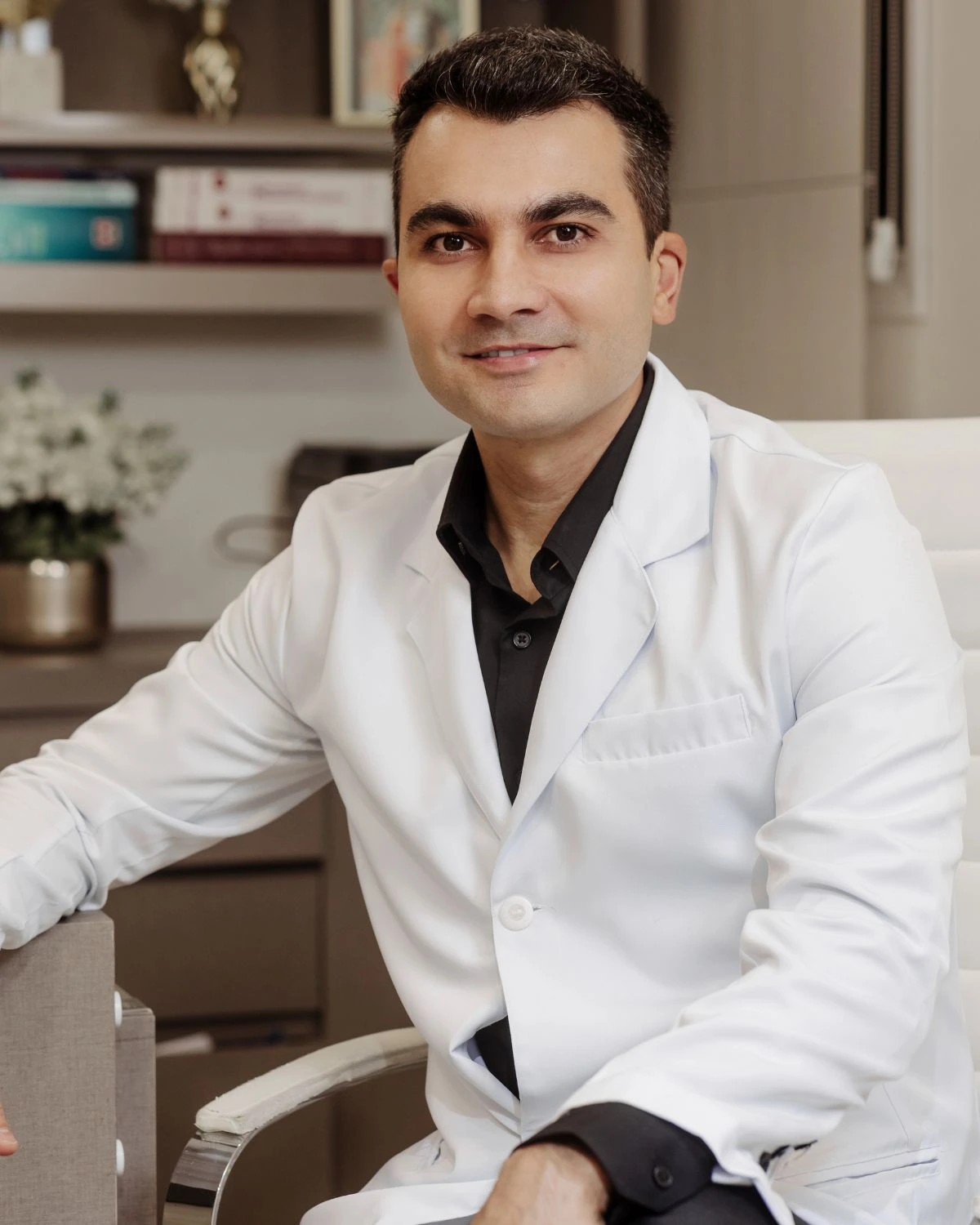 Dr. Edmundo Rocha, dermatologista